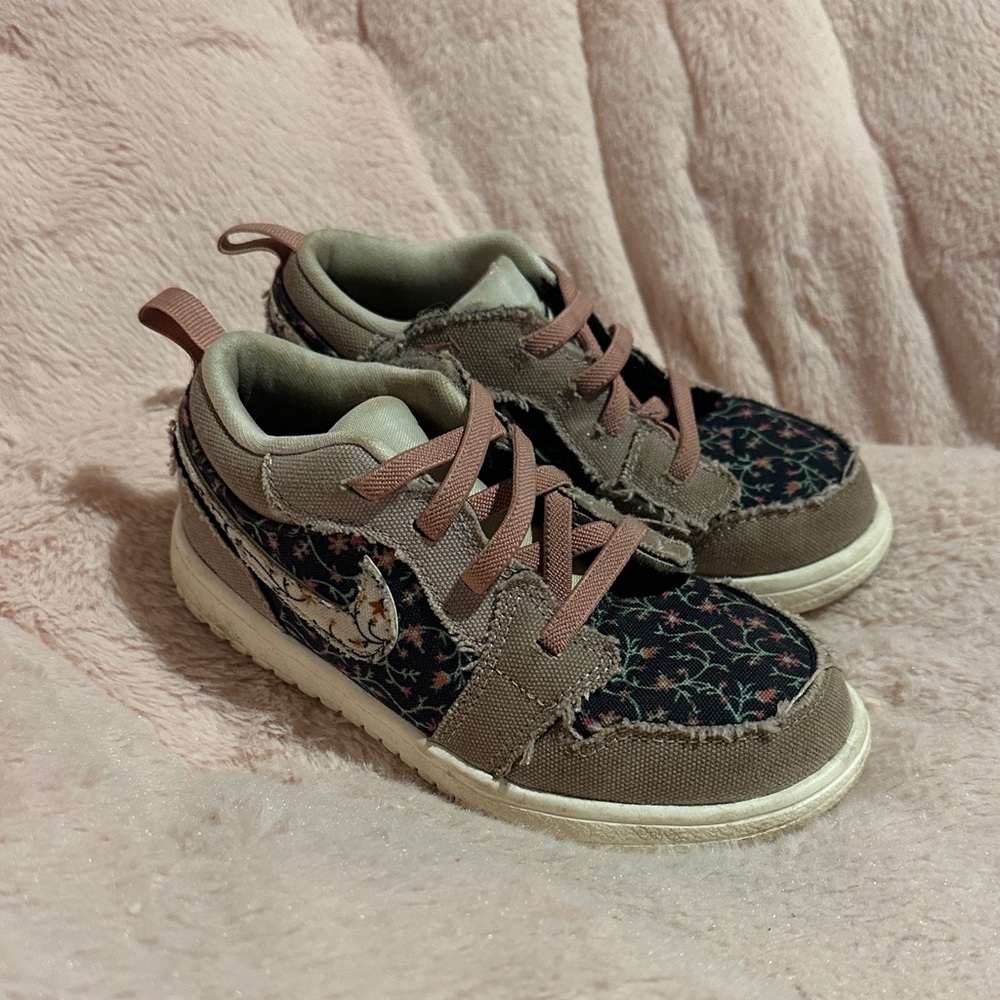 Nike Kids Sneakers in Brown and Pink with Floral Pattern